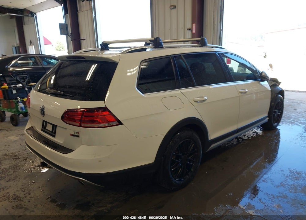 2018 VOLKSWAGEN GOLF ALLTRACK VIN: 3VWH17AU3JM756329