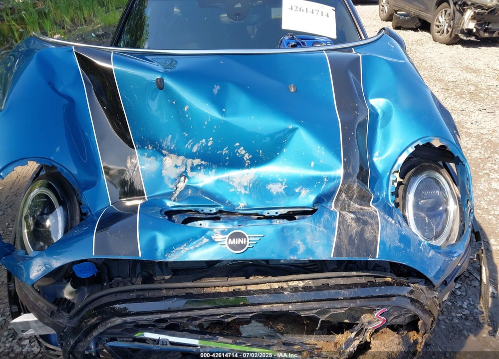 2022 MINI COOPER VIN: WMW53DK03N2R85565