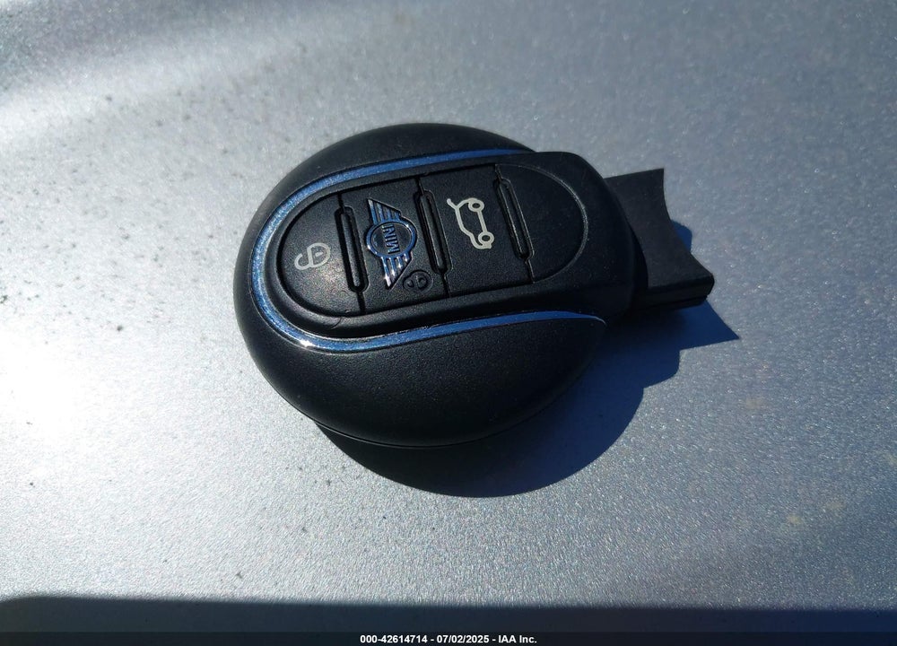 2022 MINI COOPER VIN: WMW53DK03N2R85565