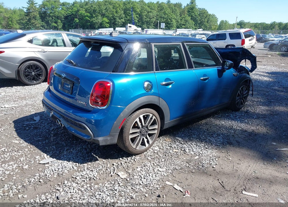 2022 MINI COOPER VIN: WMW53DK03N2R85565