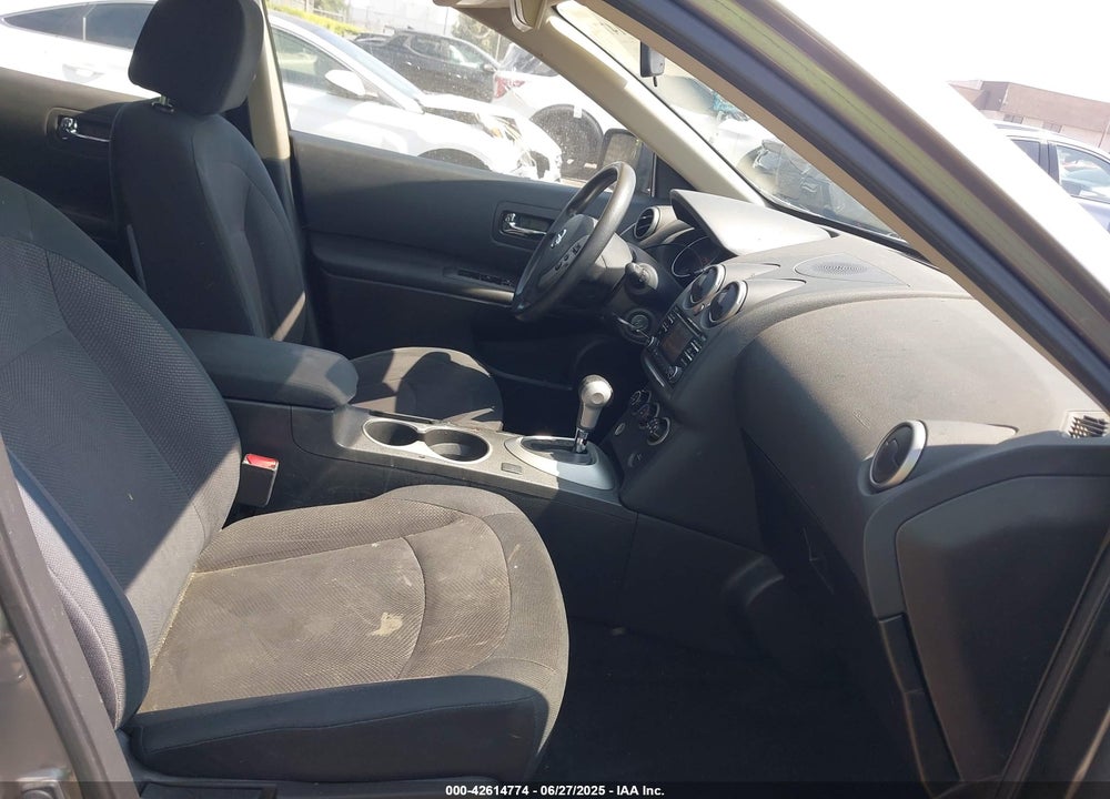 2014 NISSAN ROGUE VIN: JN8AS5MT2EW618820