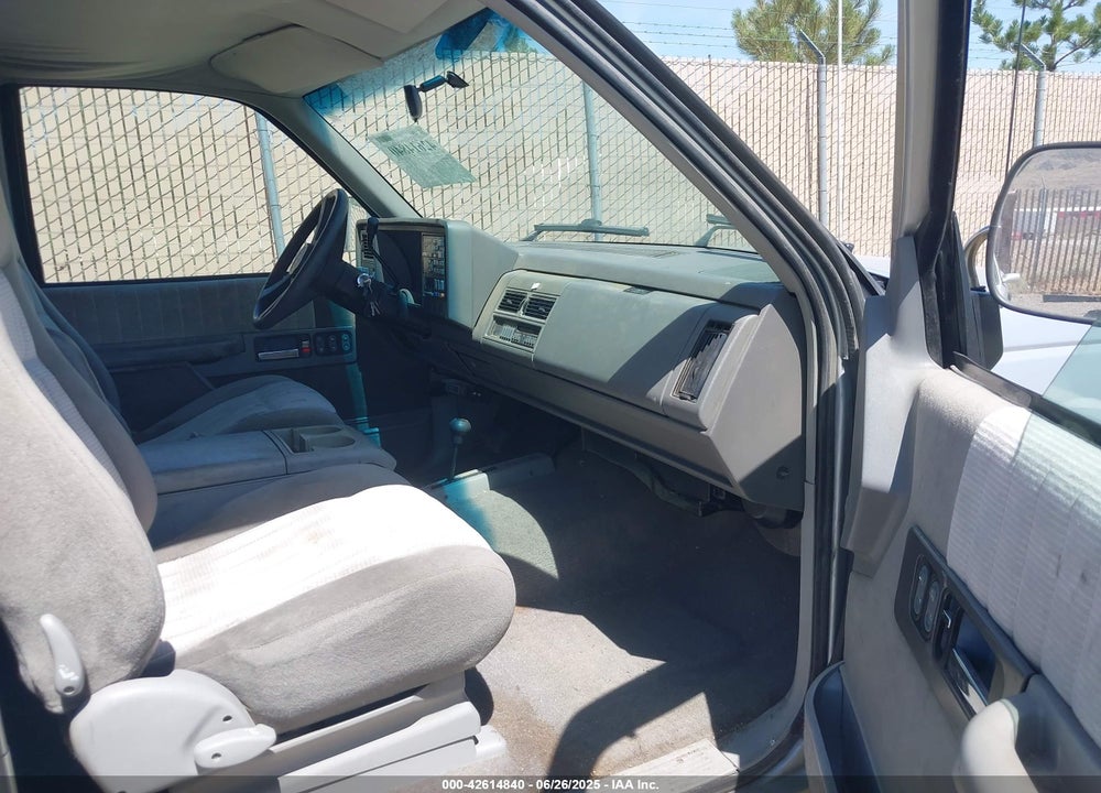 1994 GMC SIERRA K1500 VIN: 2GTEK19K9R1548669