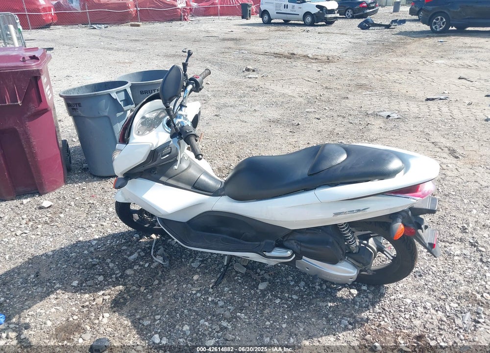 2011 HONDA PCX VIN: MLHJF2800B5000134