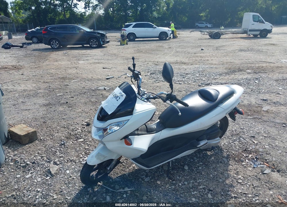 2011 HONDA PCX VIN: MLHJF2800B5000134