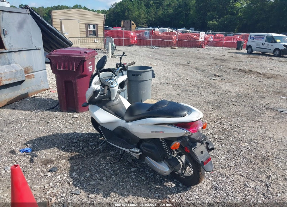 2011 HONDA PCX VIN: MLHJF2800B5000134