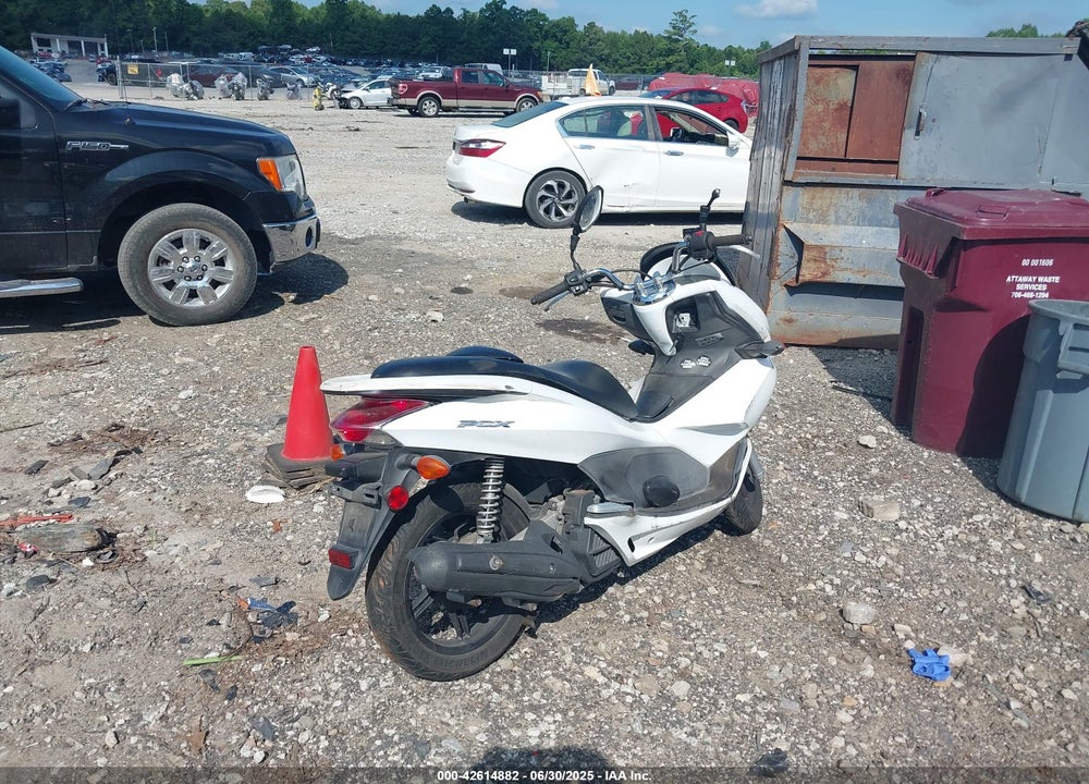 2011 HONDA PCX VIN: MLHJF2800B5000134