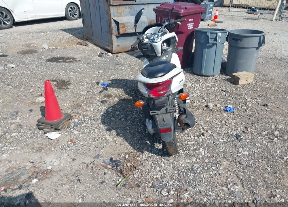 2011 HONDA PCX VIN: MLHJF2800B5000134