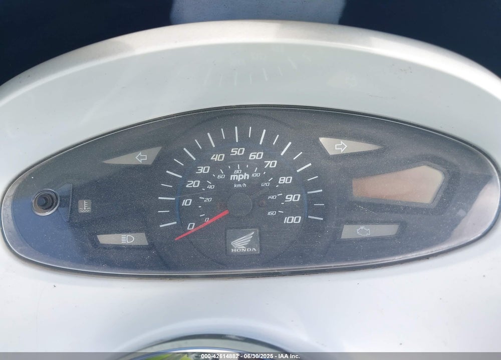 2011 HONDA PCX VIN: MLHJF2800B5000134