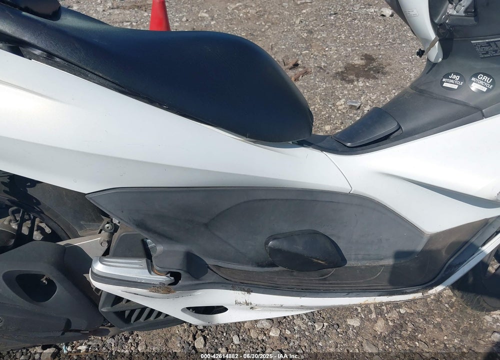 2011 HONDA PCX VIN: MLHJF2800B5000134