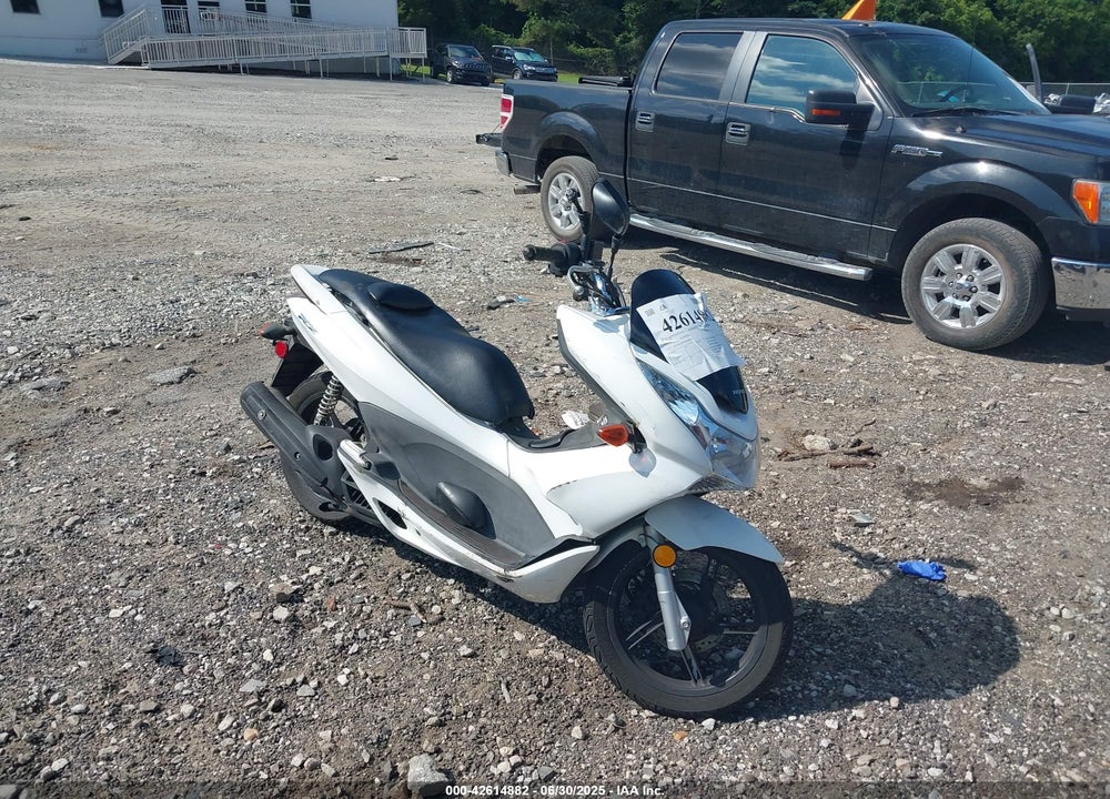 2011 HONDA PCX VIN: MLHJF2800B5000134