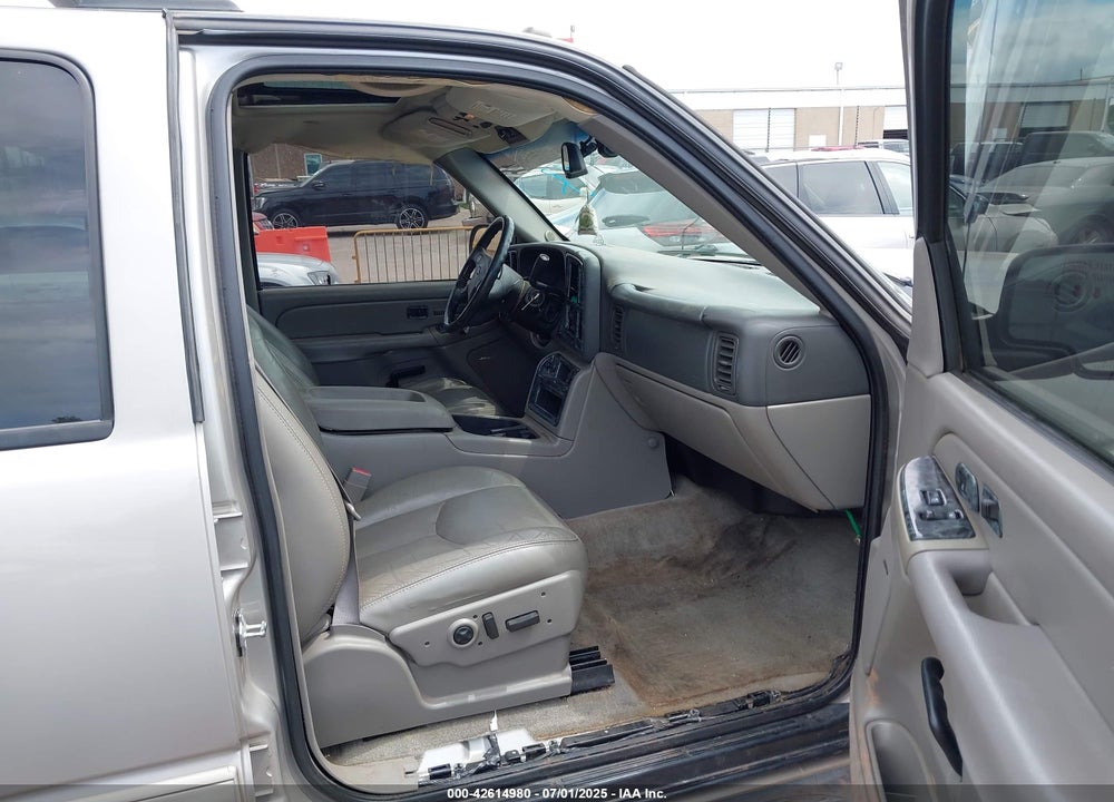 2005 CHEVROLET SUBURBAN 1500 LT VIN: 1GNEC16Z05J132564