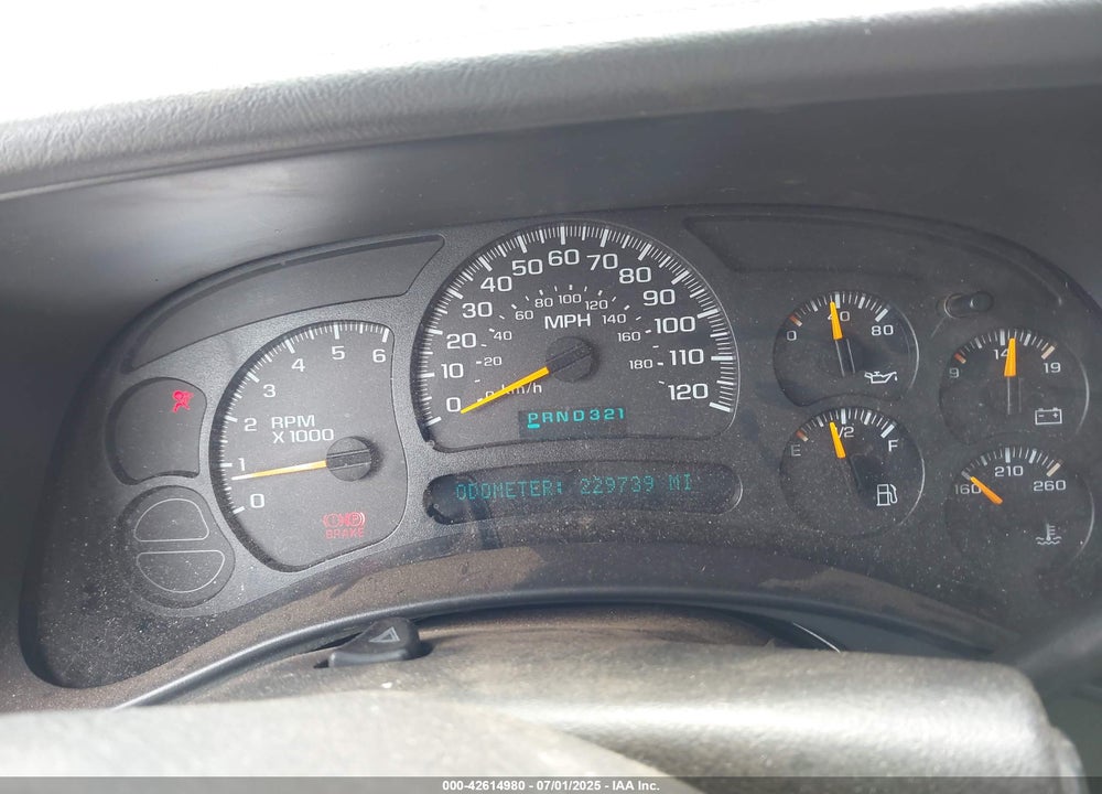 2005 CHEVROLET SUBURBAN 1500 LT VIN: 1GNEC16Z05J132564