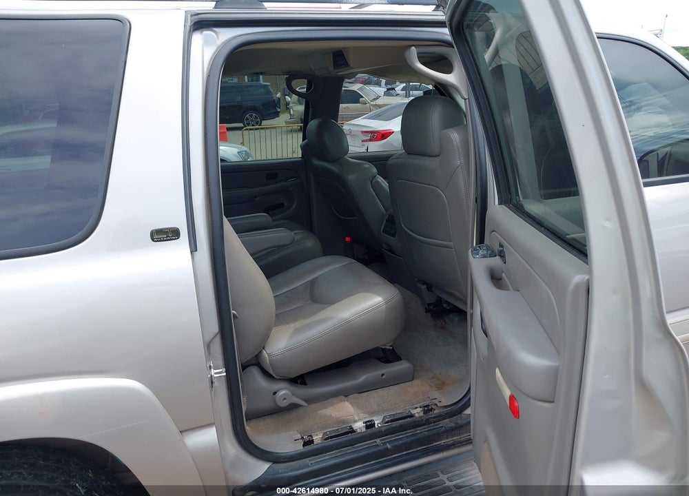 2005 CHEVROLET SUBURBAN 1500 LT VIN: 1GNEC16Z05J132564