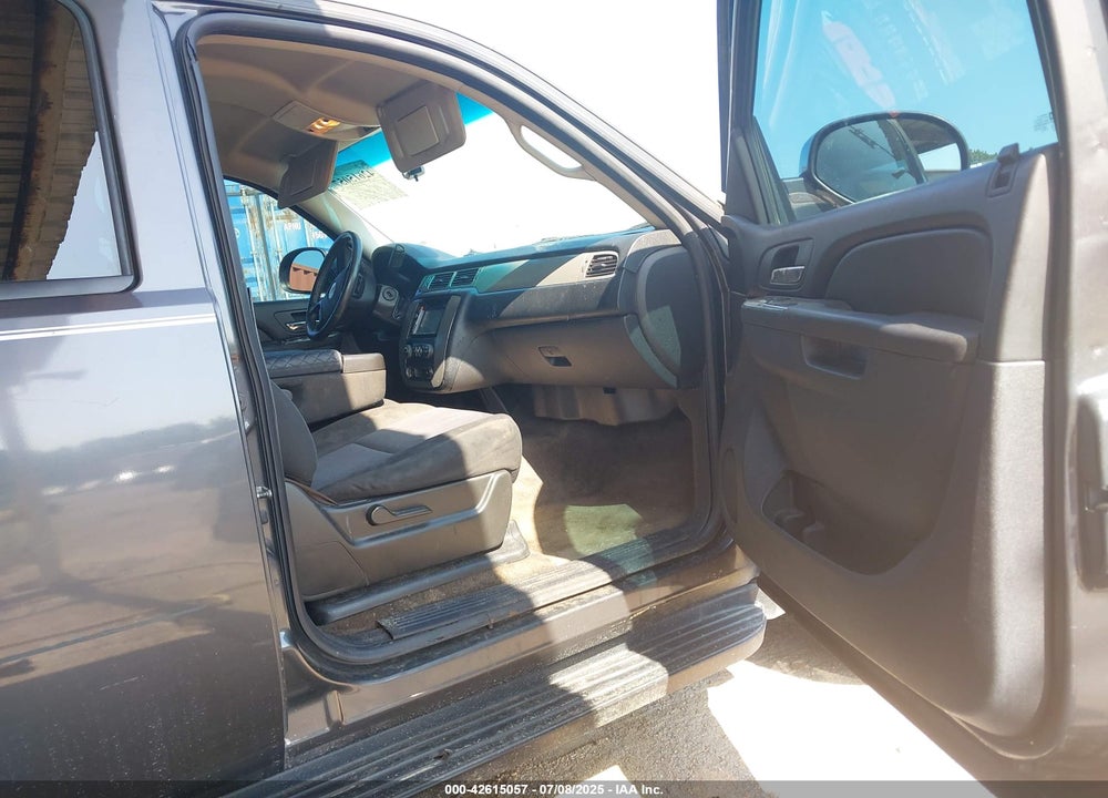 2010 CHEVROLET SUBURBAN 1500 LS VIN: 1GNUCHE05AR204166