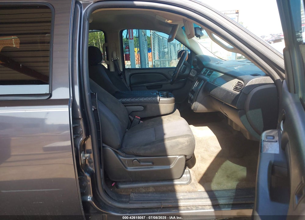 2010 CHEVROLET SUBURBAN 1500 LS VIN: 1GNUCHE05AR204166