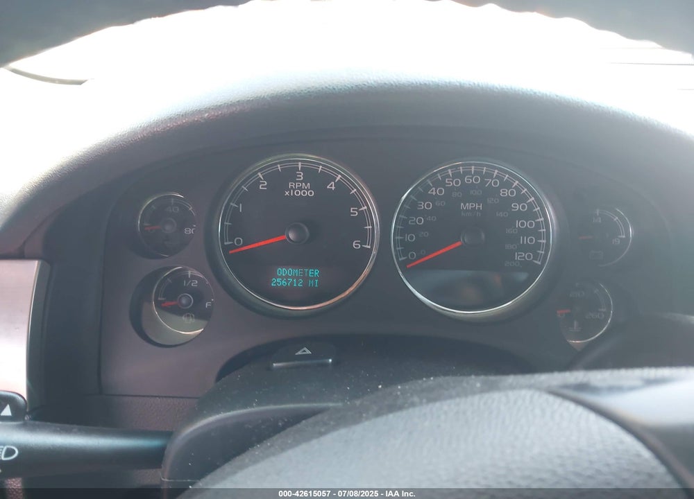 2010 CHEVROLET SUBURBAN 1500 LS VIN: 1GNUCHE05AR204166