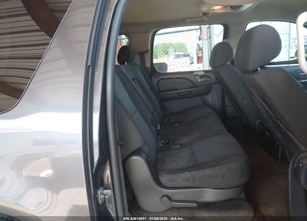 2010 CHEVROLET SUBURBAN 1500 LS VIN: 1GNUCHE05AR204166