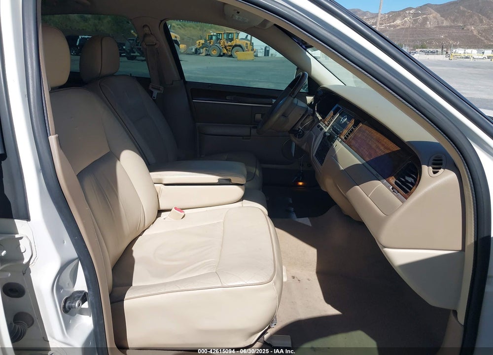2007 LINCOLN TOWN CAR VIN: 1LNHM83WX7Y605415