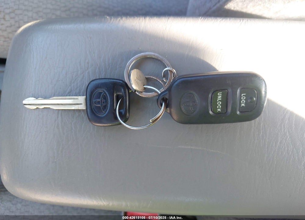 2003 TOYOTA COROLLA LE VIN: JTDBR38E132004924
