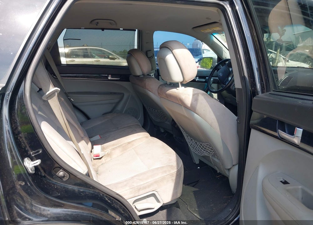 2014 KIA SORENTO VIN: 5XYKT3A65EG445145