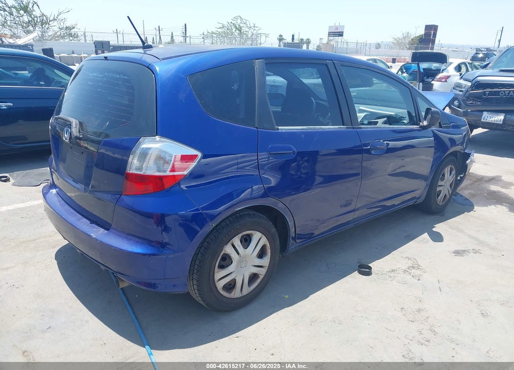 2011 HONDA FIT VIN: JHMGE8H3XBC008314