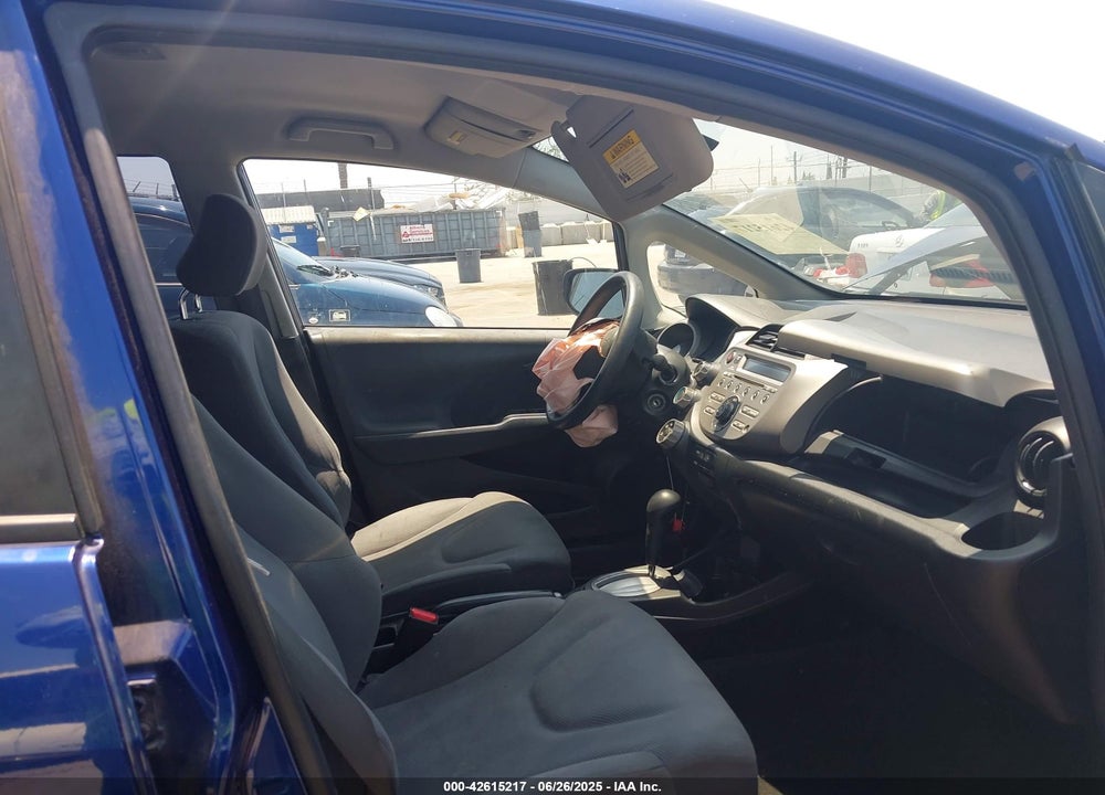2011 HONDA FIT VIN: JHMGE8H3XBC008314