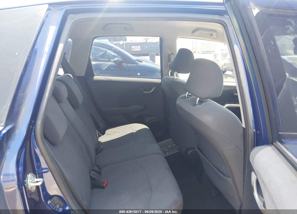 2011 HONDA FIT VIN: JHMGE8H3XBC008314