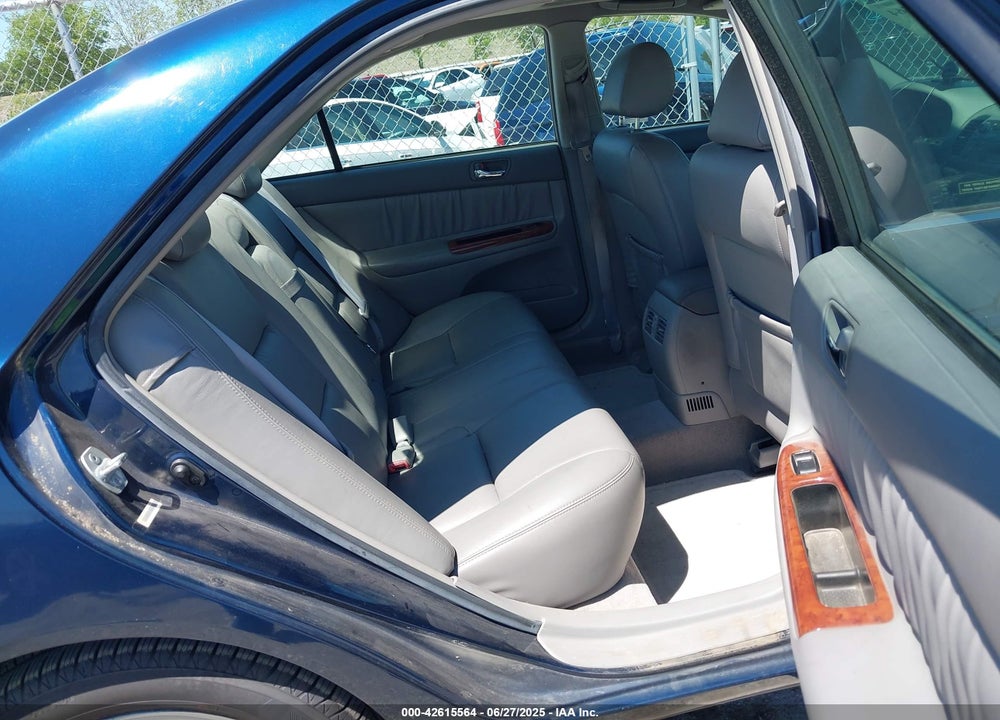 2004 TOYOTA CAMRY XLE VIN: 4T1BE30K04U275603