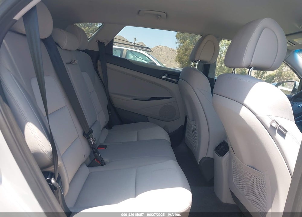 2017 HYUNDAI TUCSON VIN: KM8J3CA27HU444795