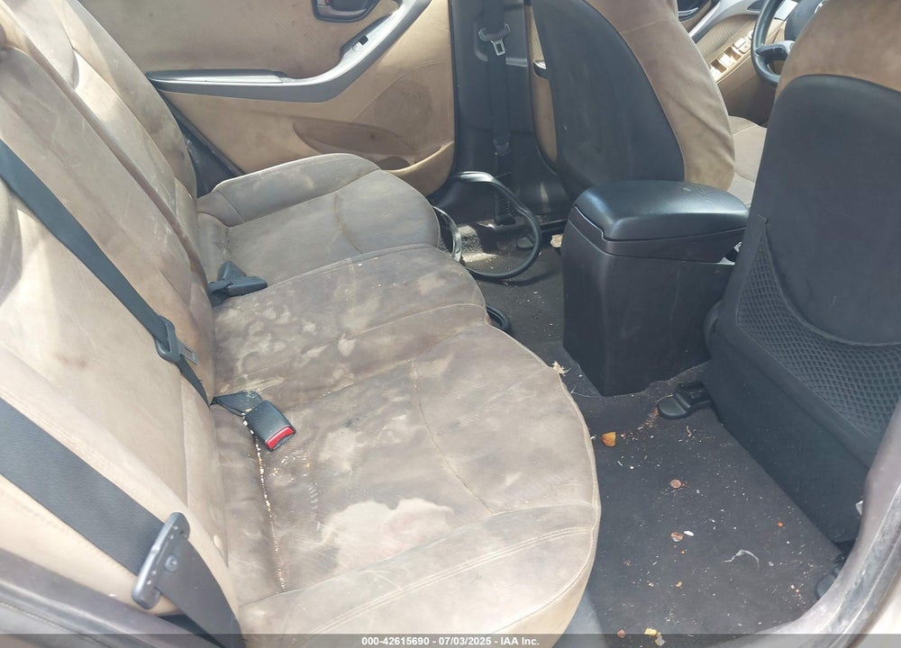 2011 HYUNDAI ELANTRA VIN: 5NPDH4AE2BH045720