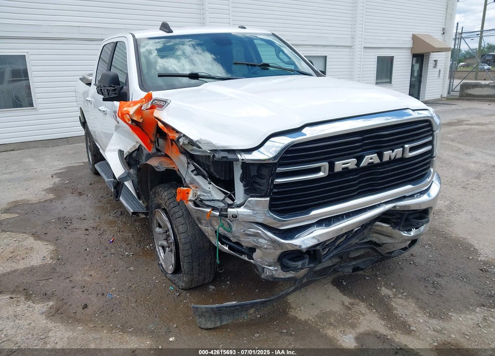 2019 RAM 2500 BIG HORN  4X4 6'4 BOX VIN: 3C6UR5DLXKG625925