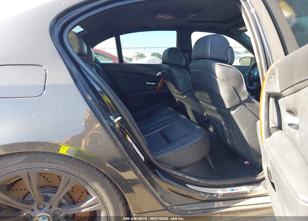 2007 BMW M5 VIN: WBSNB93587CX06825