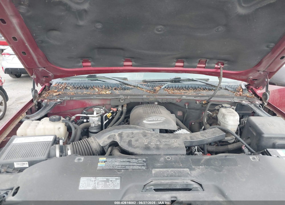 2005 CHEVROLET TAHOE LS VIN: 1GNEC13V25J257261