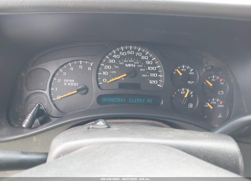 2005 CHEVROLET TAHOE LS VIN: 1GNEC13V25J257261