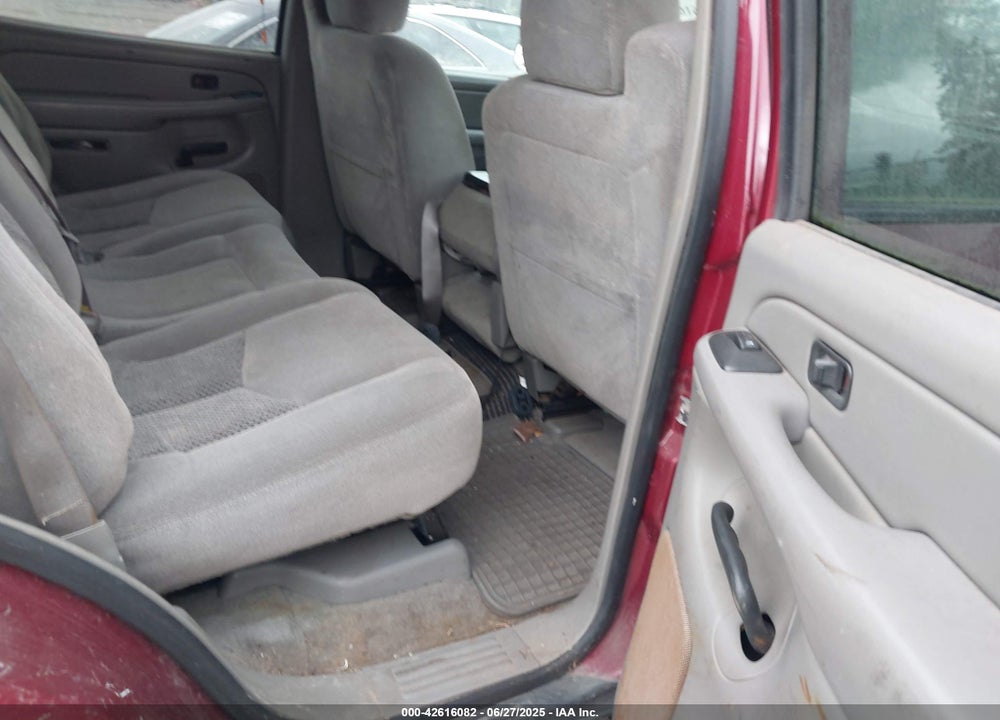 2005 CHEVROLET TAHOE LS VIN: 1GNEC13V25J257261