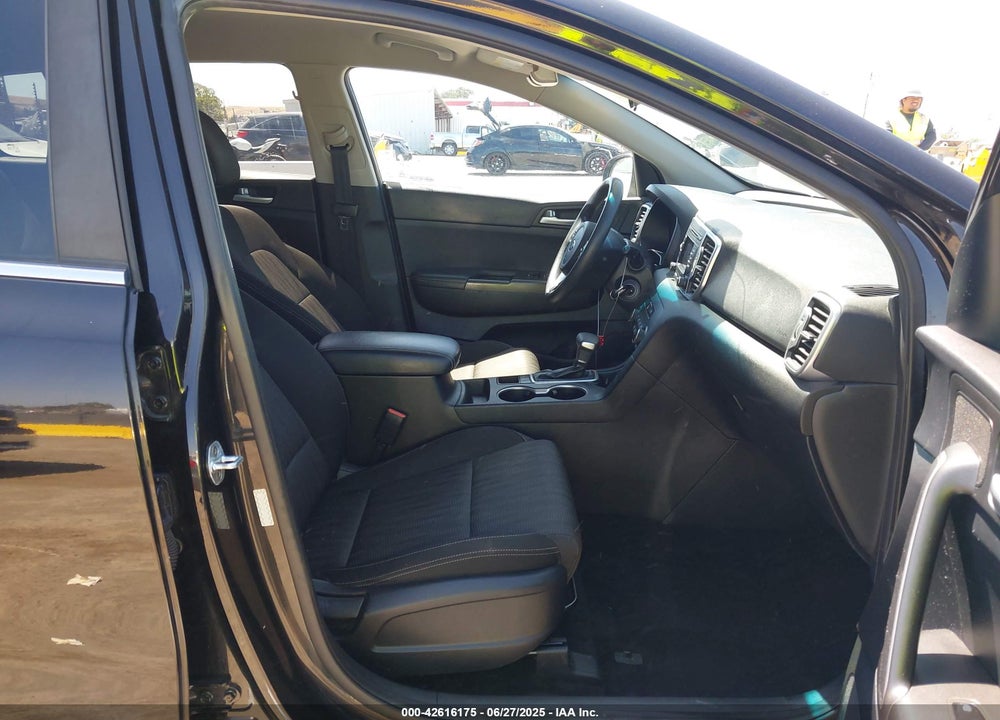 2017 KIA SPORTAGE VIN: KNDPMCAC6H7272729