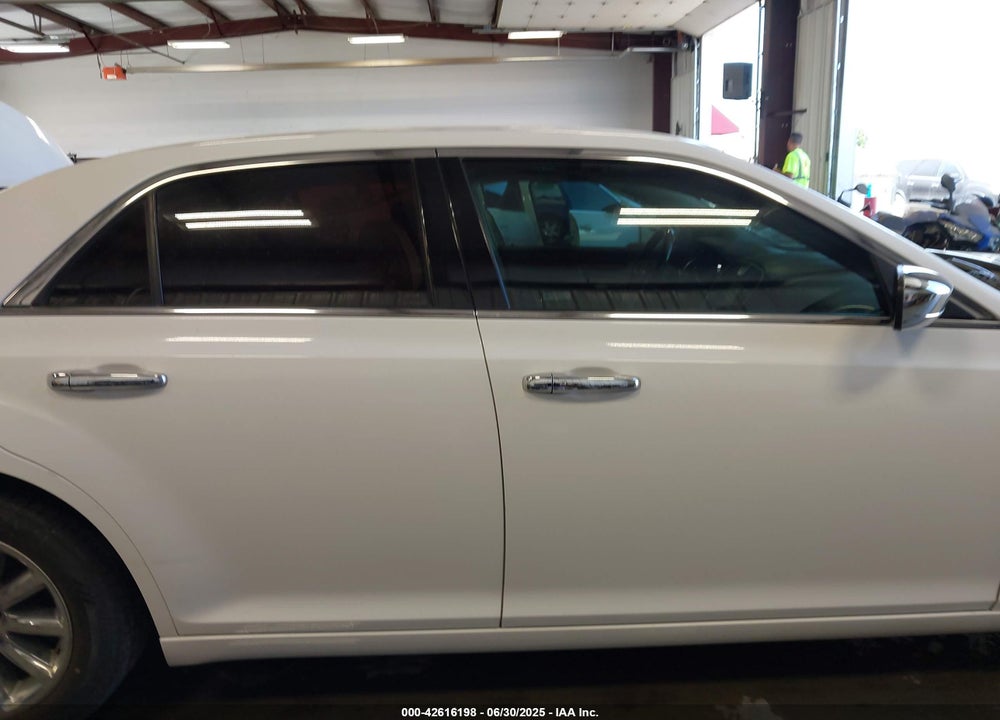 2011 CHRYSLER 300 LIMITED VIN: 2C3CA5CG9BH611647