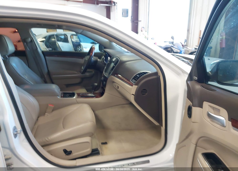 2011 CHRYSLER 300 LIMITED VIN: 2C3CA5CG9BH611647