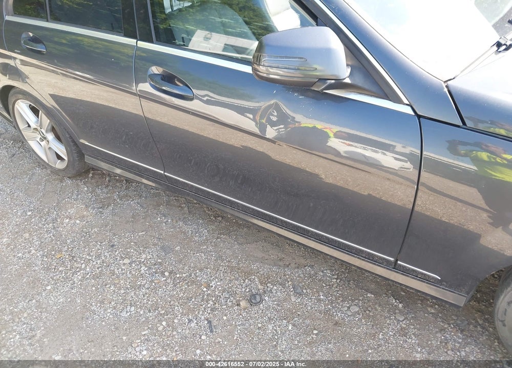 2011 MERCEDES-BENZ C VIN: WDDGF8BB4BR163880