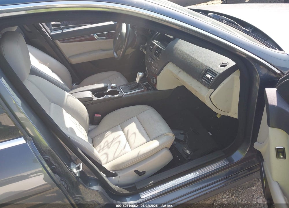 2011 MERCEDES-BENZ C VIN: WDDGF8BB4BR163880
