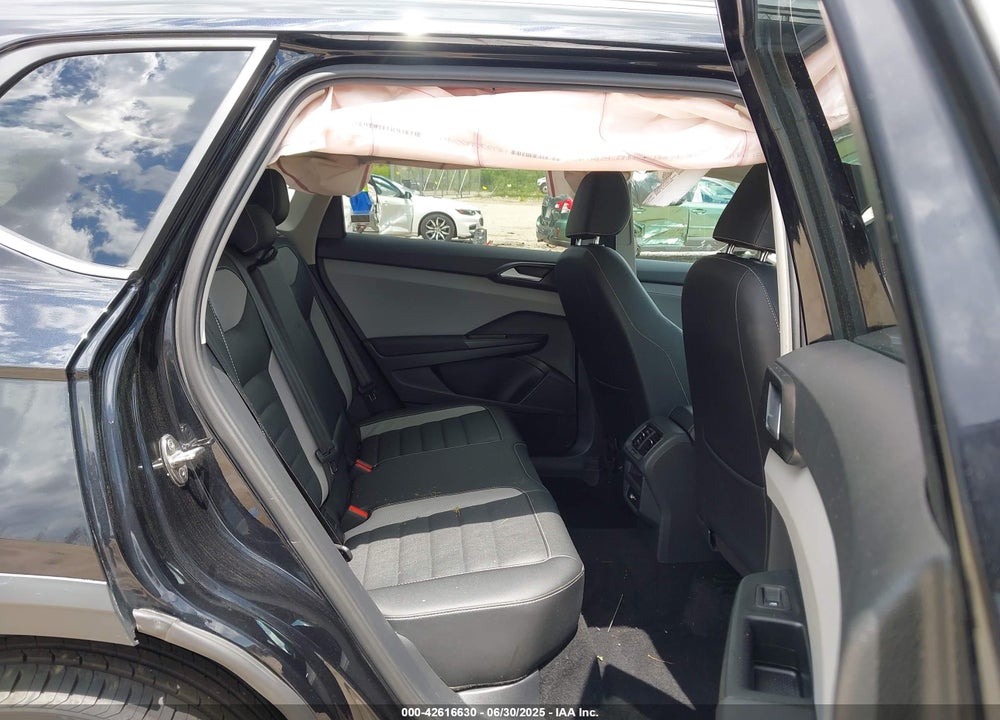 2022 VOLKSWAGEN TAOS VIN: 3VV2X7B21NM070107