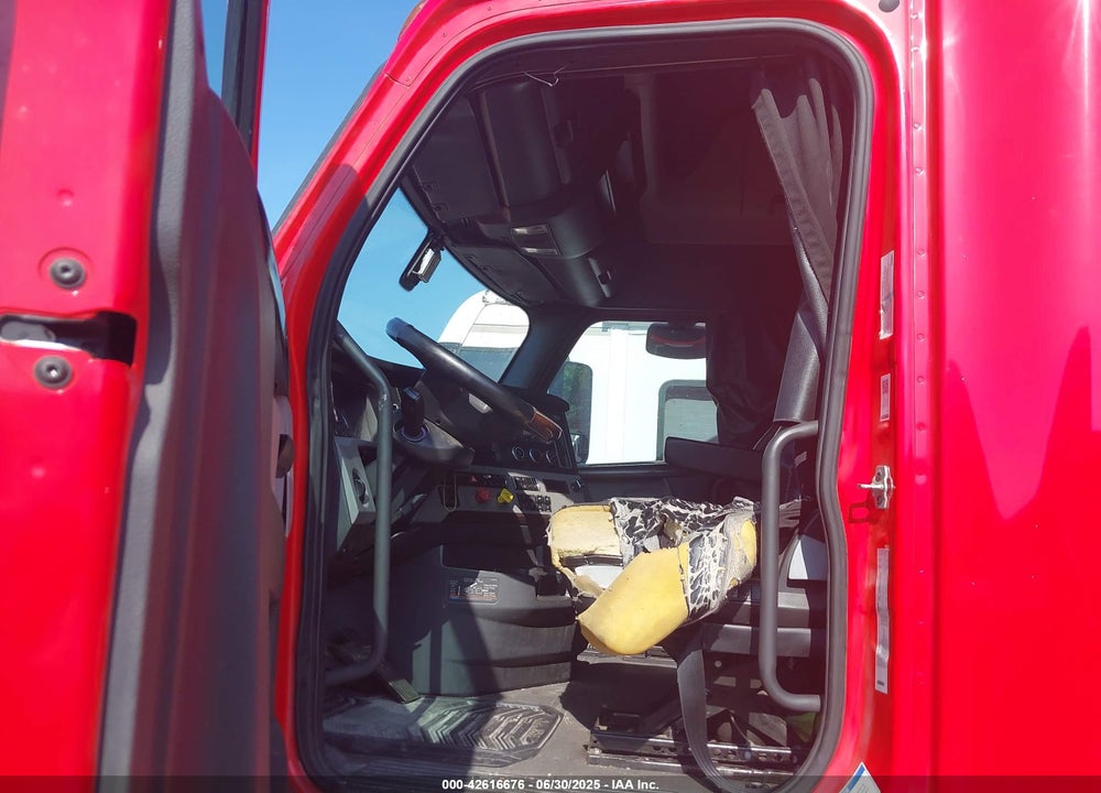 2018 FREIGHTLINER NEW CASCADIA 126 VIN: 3AKJHHDV5JSJV4458