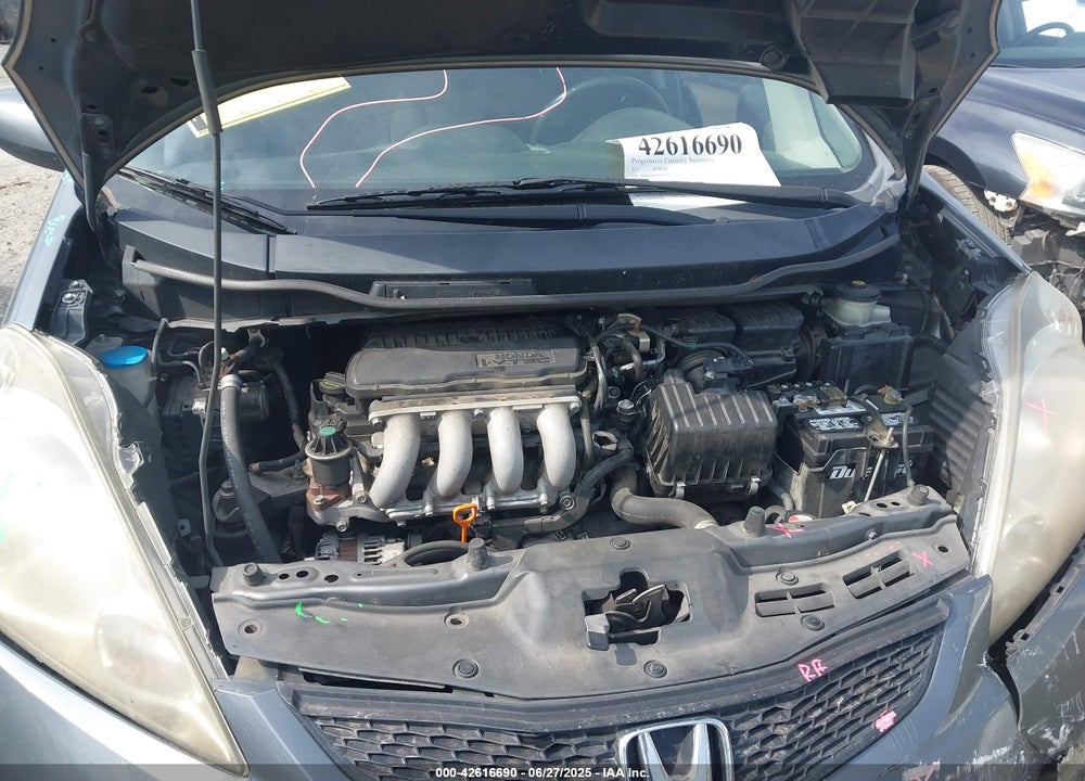 2011 HONDA FIT VIN: JHMGE8H55BS005408