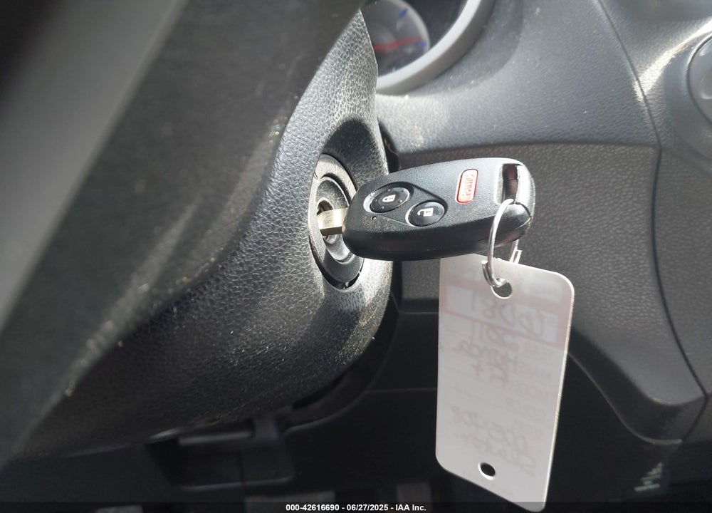 2011 HONDA FIT VIN: JHMGE8H55BS005408