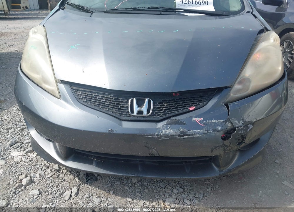 2011 HONDA FIT VIN: JHMGE8H55BS005408