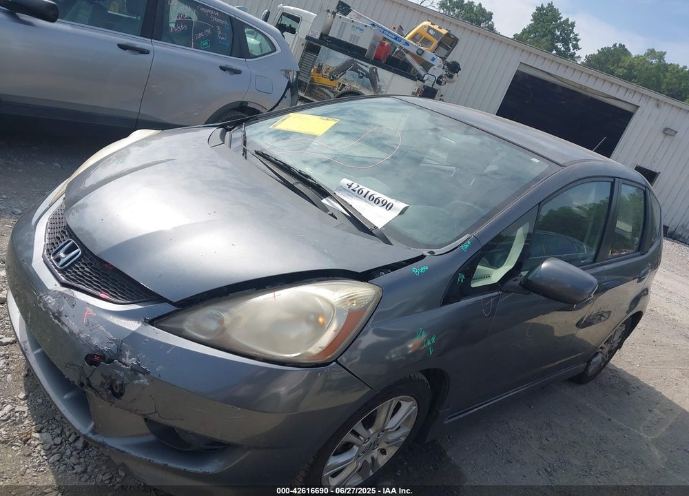 2011 HONDA FIT VIN: JHMGE8H55BS005408