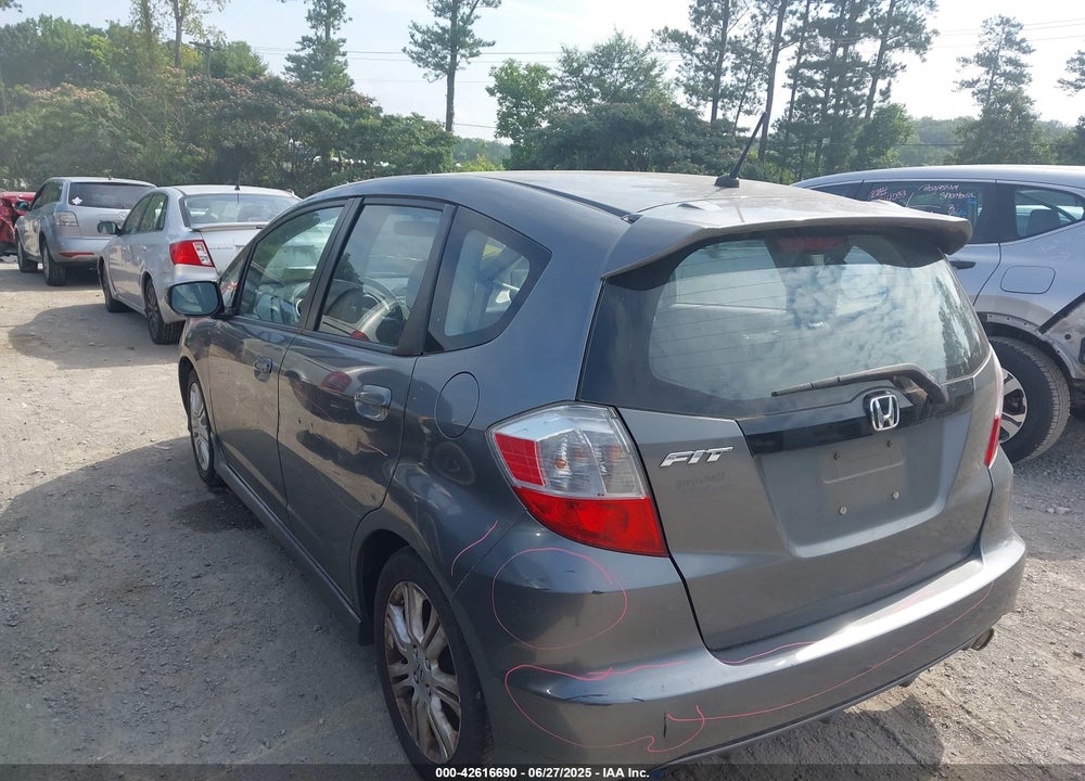 2011 HONDA FIT VIN: JHMGE8H55BS005408