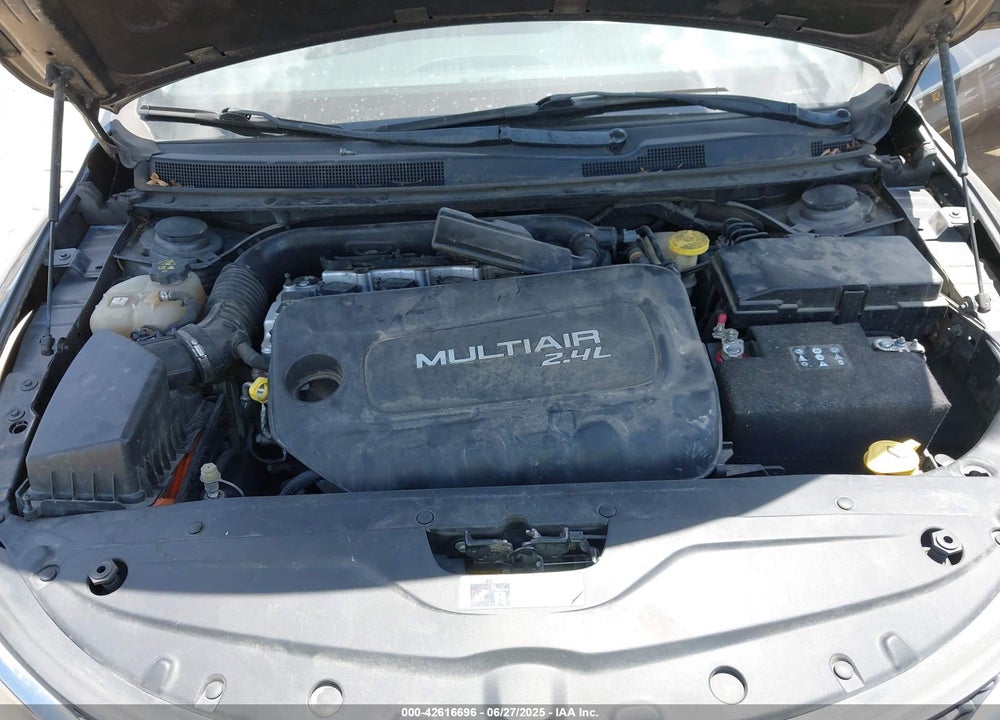 2016 CHRYSLER 200 VIN: 1C3CCCAB2GN155821