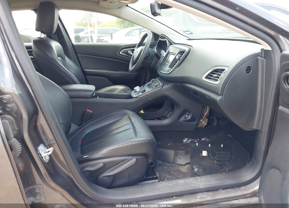 2016 CHRYSLER 200 VIN: 1C3CCCAB2GN155821