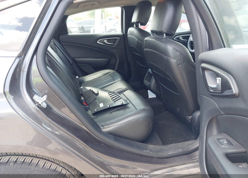 2016 CHRYSLER 200 VIN: 1C3CCCAB2GN155821